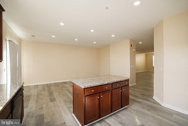 Building Photo - 42309 San Juan Terrace