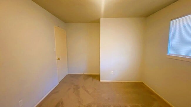 Building Photo - 24907 Hickory Hill Rd