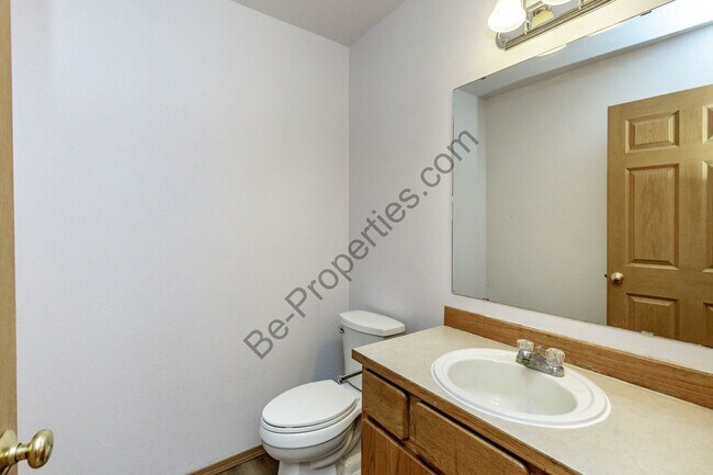 Building Photo - Spacious 3 Bedroom Puyallup Home