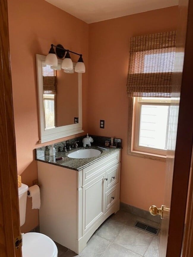 Building Photo - 3-Bed and 3-Bath House Near South College!
