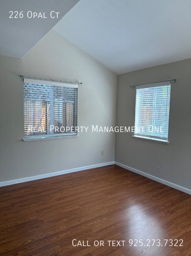 Building Photo - 226 Opal Ct