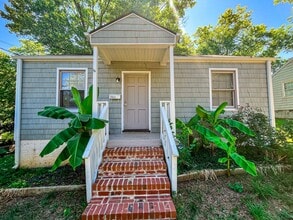 Building Photo - Charming bungalow 2 Bedrooms, 1 Bathroom i...