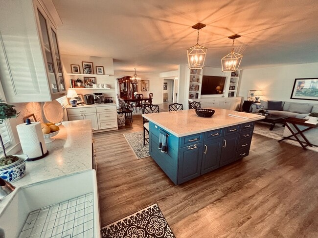 Building Photo - Renovated Rancho Bernardo 55+ Community 2 Bedroom 2 Bathroom Home