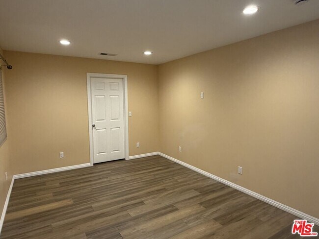 Building Photo - 3543 Sanborn Ave