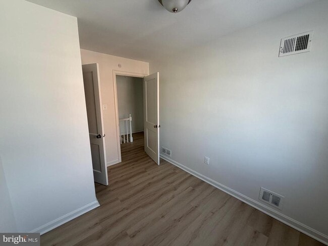 Building Photo - 1304 S Walter Reed Dr