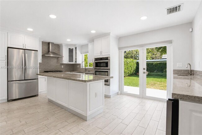 Building Photo - 6511 SW 44th St