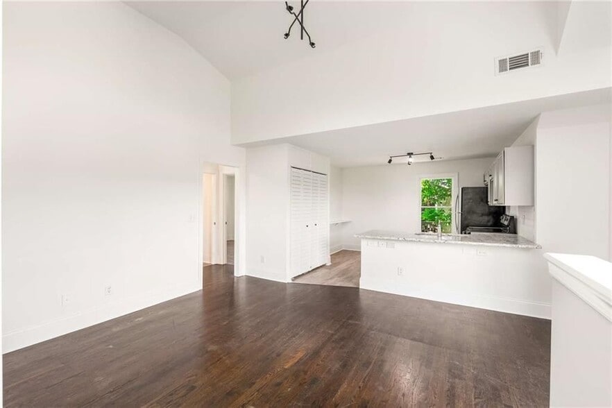 Building Photo - 94 Lucy St SE