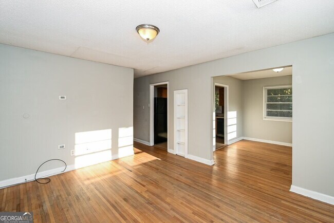 Building Photo - 3990 Rutgers Dr SW