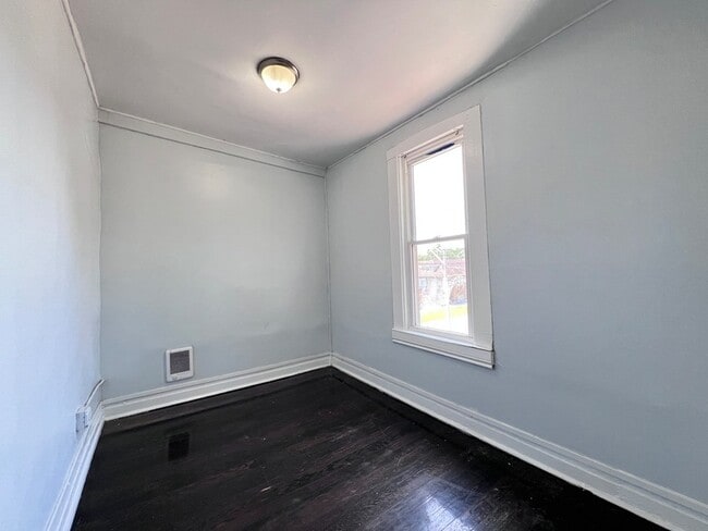 Building Photo - 8856 S Lowe Ave