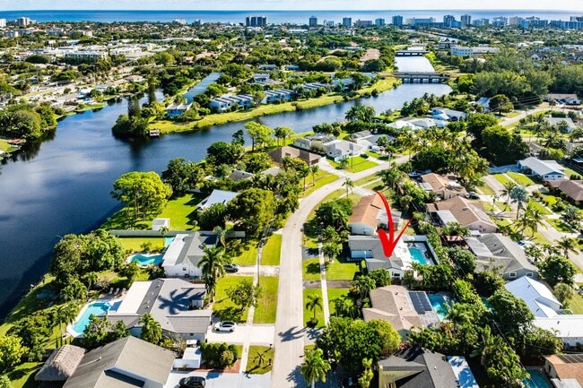 Building Photo - 124 Oregon Ln