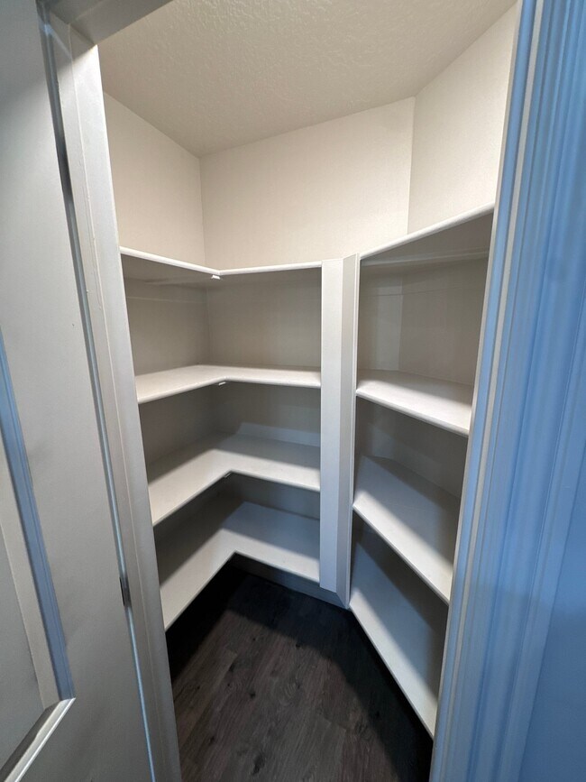 Building Photo - 673 N 2560 E
