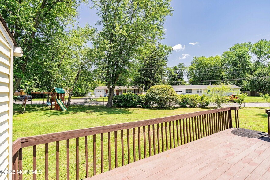 Building Photo - 6 Redwood Rd