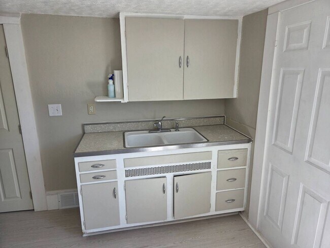 Building Photo - 3027 Fortune Ave