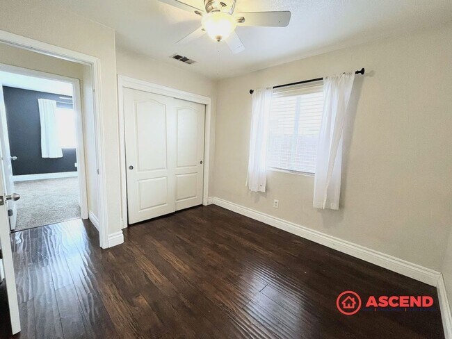 Building Photo - Beautiful NW Bakersfield Home | Cul-de-Sac Living + Solar