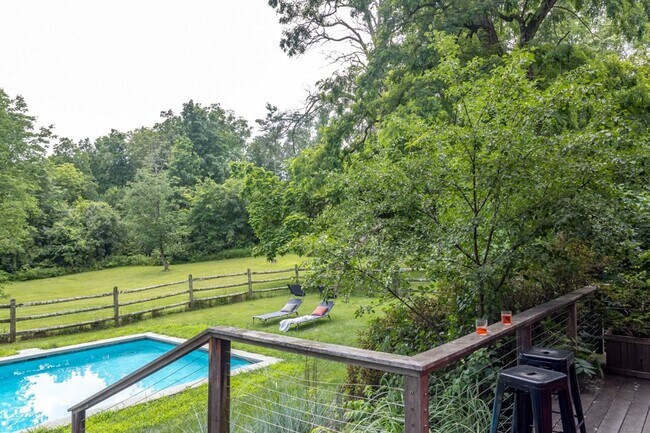 Building Photo - 16-18 Broadway