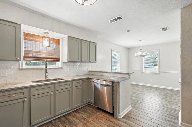 Building Photo - 205 Davis Rd