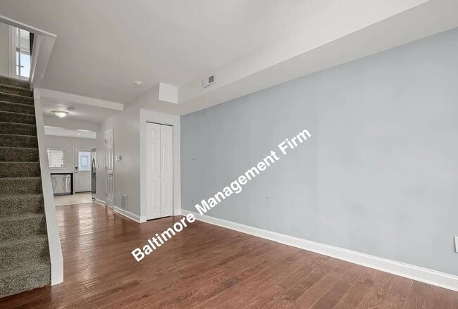 Building Photo - 805 S Decker Ave