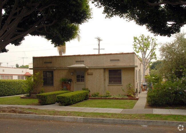 Primary Photo - 2450 Oak St.