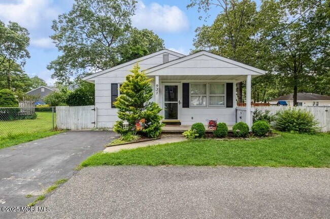 Primary Photo - 931 Cypress Ave