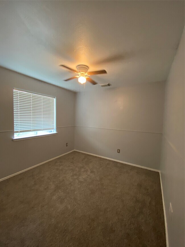 Building Photo - 7022 Leaders Crossing Dr