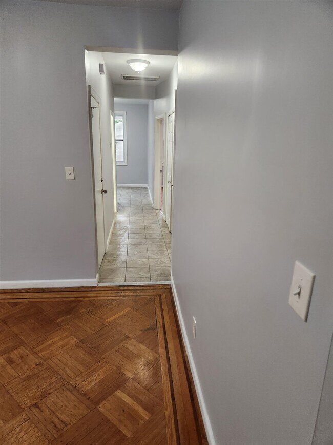 Building Photo - 57 Condict St