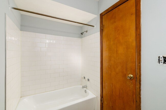 Building Photo - 1501 Linwood Ave