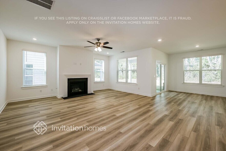 Building Photo - 204 Crown Gdns Ct