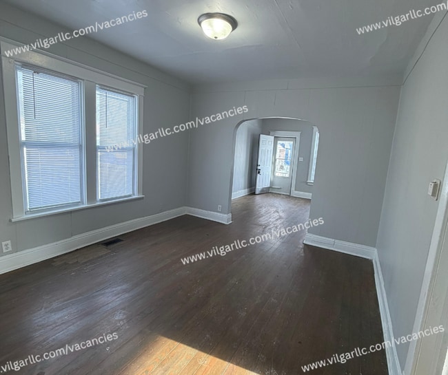 Building Photo - 3 Large Bedrooms • 1 Updated Bathroom house in Hammond, IN