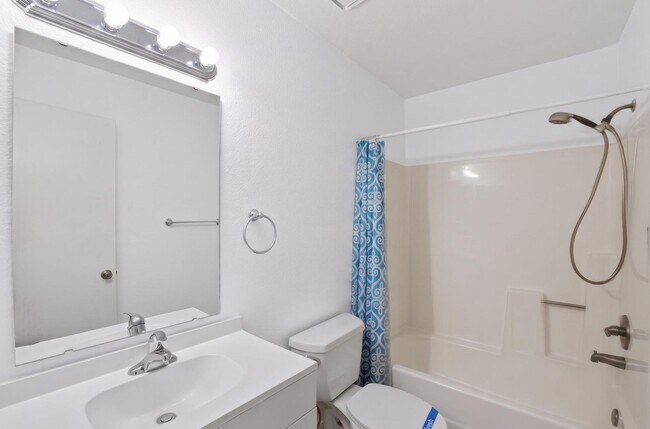 Building Photo - Modern Updated Tempe Townhome Near ASU & Downtown with Resort-Style Amenities