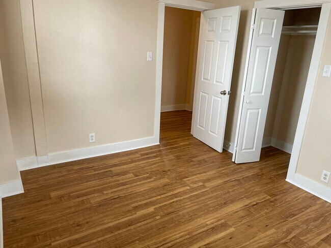 Building Photo - Johnstown Apartments (KC-KS)