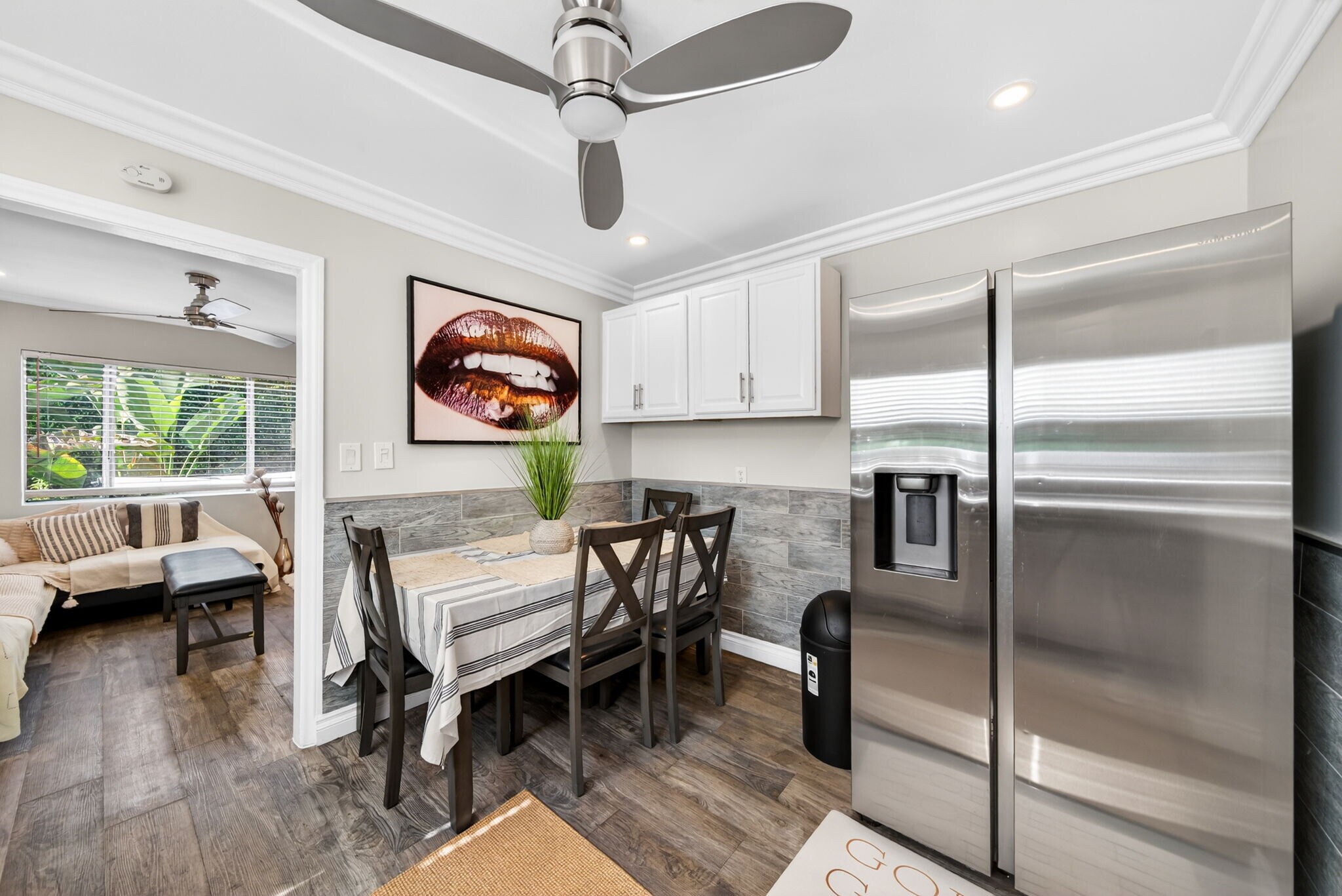 Building Photo - 1200 Tamarind Ave