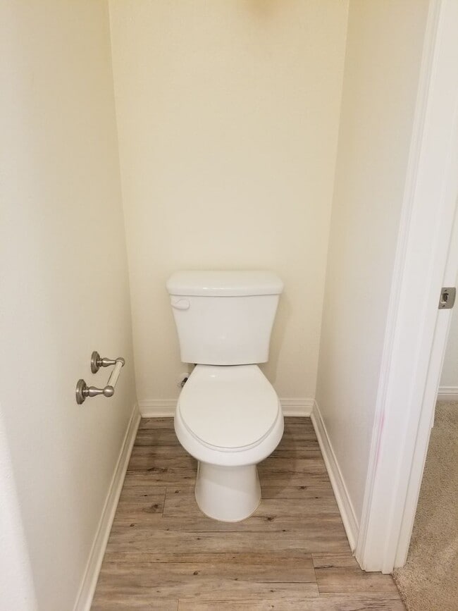 Building Photo - Spacious Condo 3 bedrooms, 2 bathrooms Built 2016