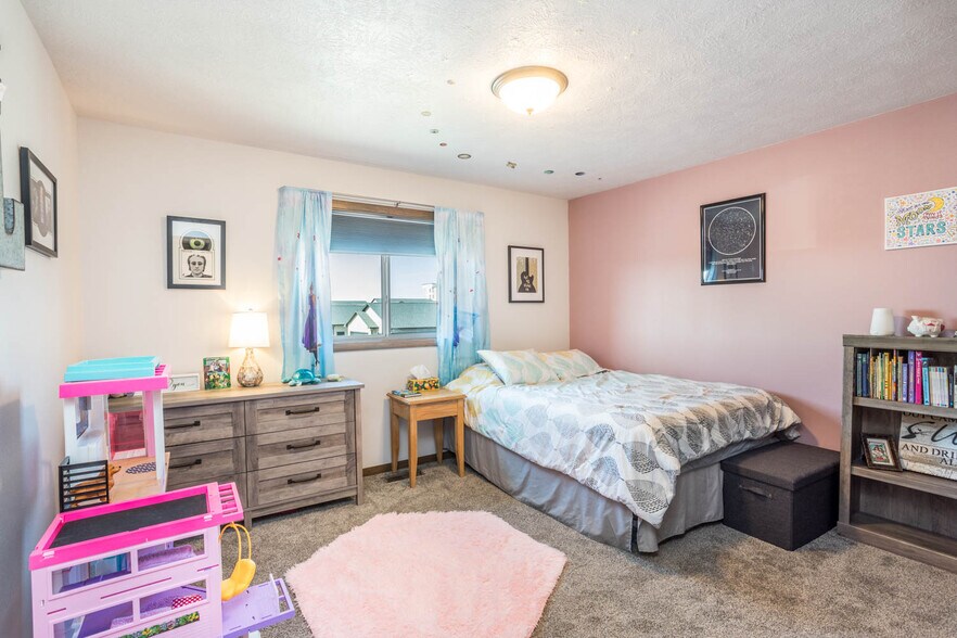 Bedroom 2 - 4221 N Knob Hill Ct