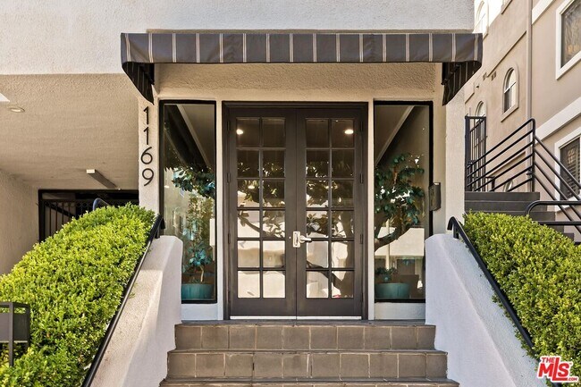 Building Photo - 1169 Wellesley Ave