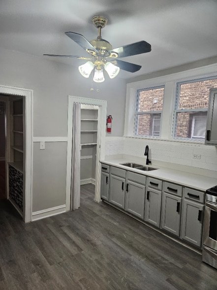 Building Photo - 8309 S Throop St