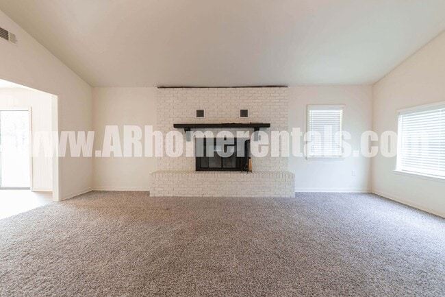 Building Photo - 117 Post Oak Dr