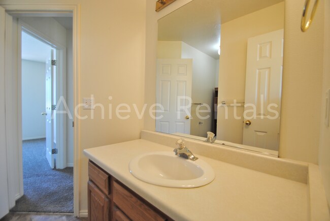 Building Photo - Yorkshire Village Townhome | Clubhouse & Basketball Court