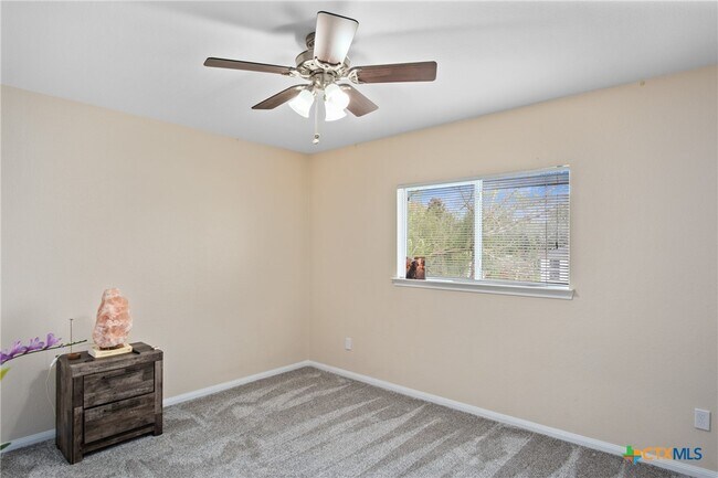 Building Photo - 504 Lakota Ln