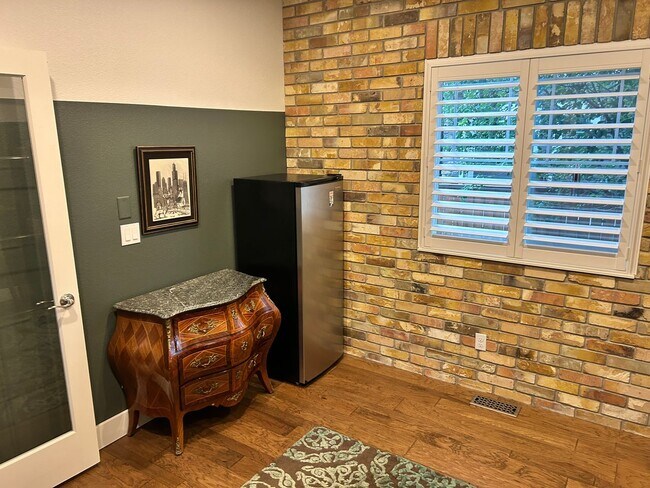 Building Photo - Incredible 4-bedroom Family Home with Fine Finishes and Private Spaces