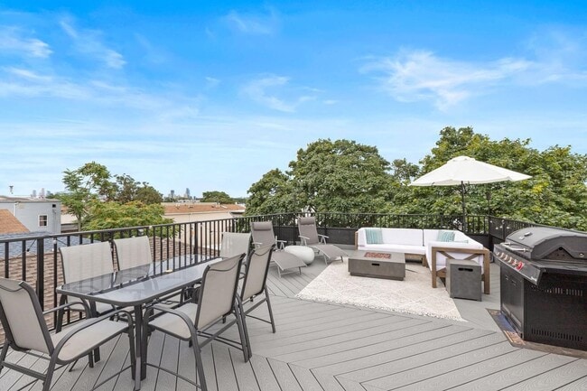 Building Photo - 61 Bleecker St