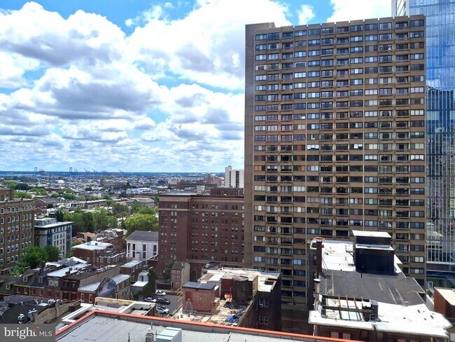 Building Photo - 1324 Locust St