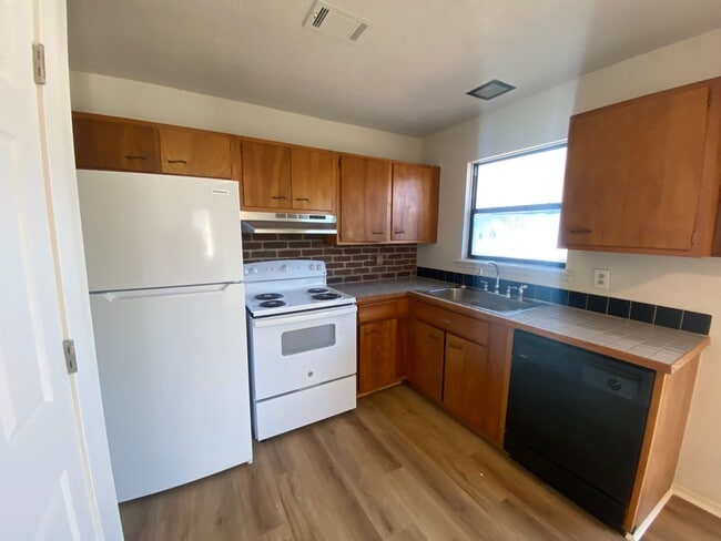Building Photo - Remodeled 3bed/1bath Home