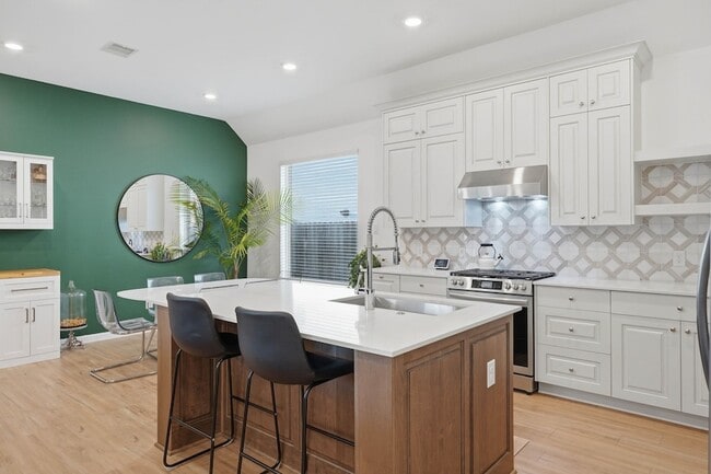 Building Photo - 4910 Shore Arbor Ln