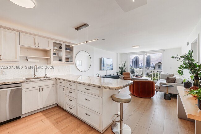 Building Photo - 401 Ocean 903