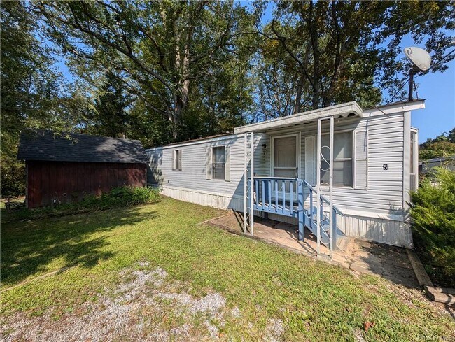 Building Photo - 5 Willow Tree Ln