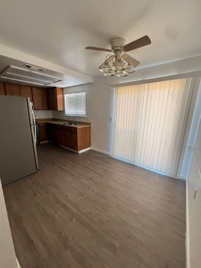Building Photo - 1316 Chukar St