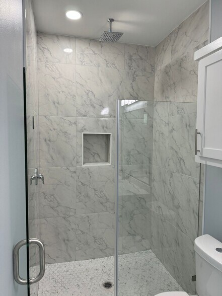 Building Photo - 1019 N Abbey Ave