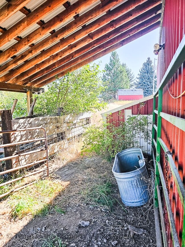 Building Photo - 2001 Manufactured Home on 160 Acre Farm ne...