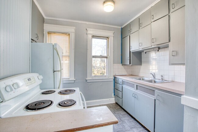 Building Photo - 226 Ledgeside Ave