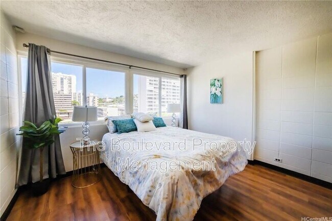 Building Photo - 1710 Makiki St